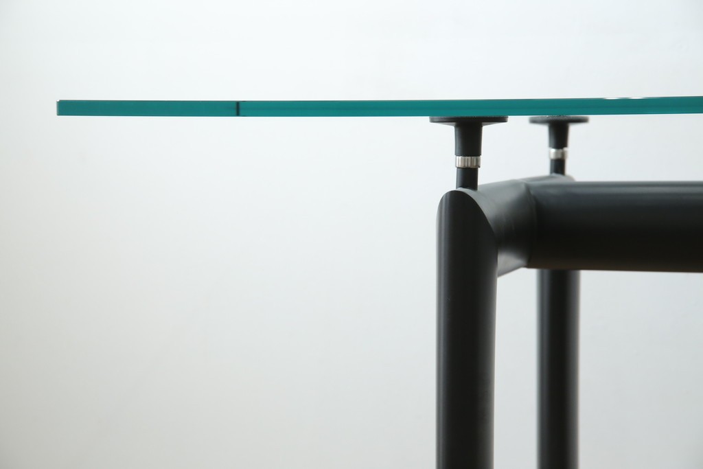 中古　美品　Cassina(カッシーナ)　LC6　スタイリッシュなガラストップのダイニングテーブル　定価約110万円　(R-086030)