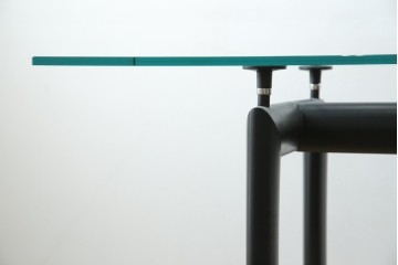 中古　美品　Cassina(カッシーナ)　LC6　スタイリッシュなガラストップのダイニングテーブル　定価約110万円　(R-086030)