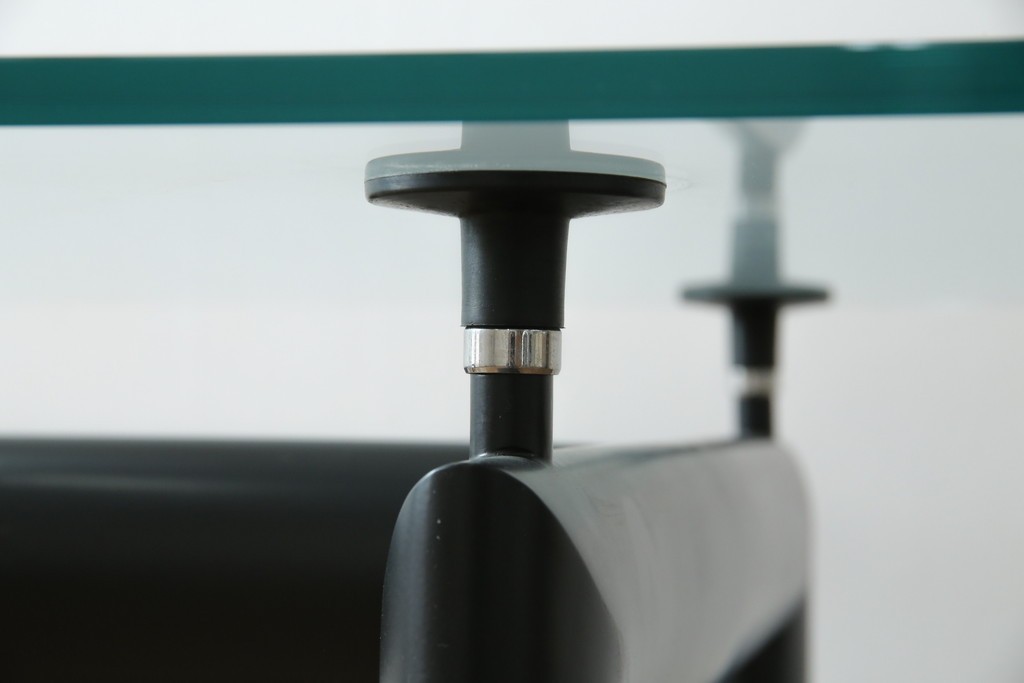 中古　美品　Cassina(カッシーナ)　LC6　スタイリッシュなガラストップのダイニングテーブル　定価約110万円　(R-086030)