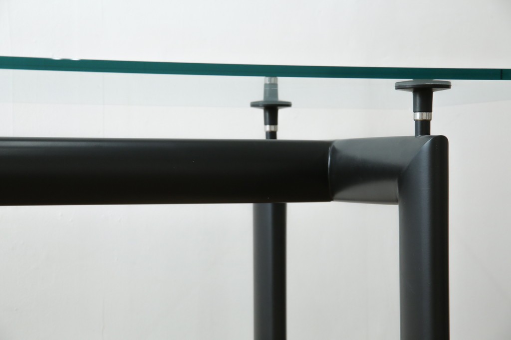中古　美品　Cassina(カッシーナ)　LC6　スタイリッシュなガラストップのダイニングテーブル　定価約110万円　(R-086030)