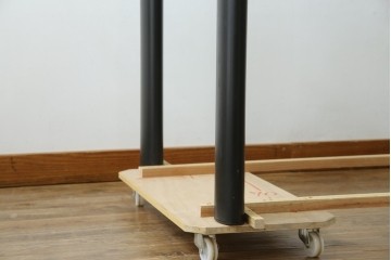 中古　美品　Cassina(カッシーナ)　LC6　スタイリッシュなガラストップのダイニングテーブル　定価約110万円　(R-086030)