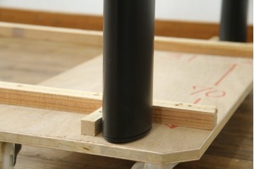 中古　美品　Cassina(カッシーナ)　LC6　スタイリッシュなガラストップのダイニングテーブル　定価約110万円　(R-086030)