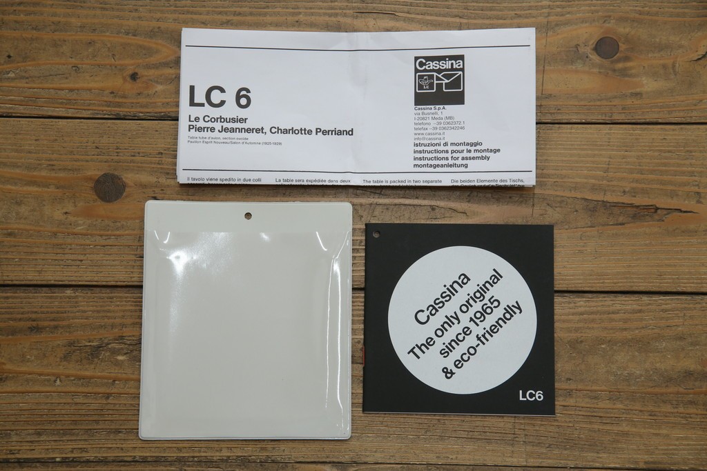 中古　美品　Cassina(カッシーナ)　LC6　スタイリッシュなガラストップのダイニングテーブル　定価約110万円　(R-086030)