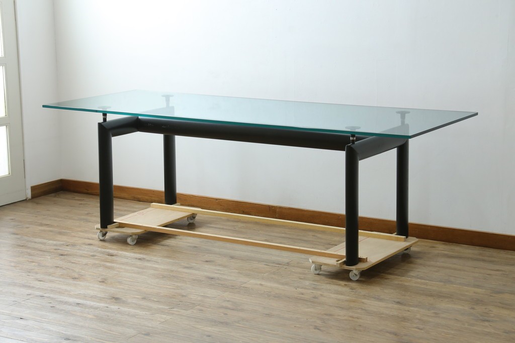 中古　美品　Cassina(カッシーナ)　LC6　スタイリッシュなガラストップのダイニングテーブル　定価約110万円　(R-086030)