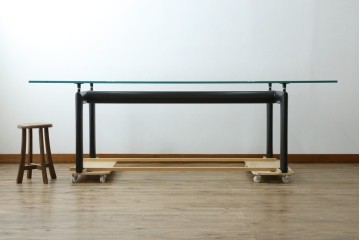 中古　美品　Cassina(カッシーナ)　LC6　スタイリッシュなガラストップのダイニングテーブル　定価約110万円　(R-086030)