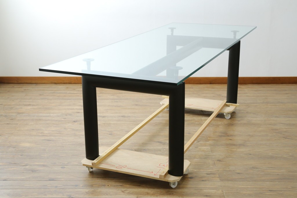 中古　美品　Cassina(カッシーナ)　LC6　スタイリッシュなガラストップのダイニングテーブル　定価約110万円　(R-086030)