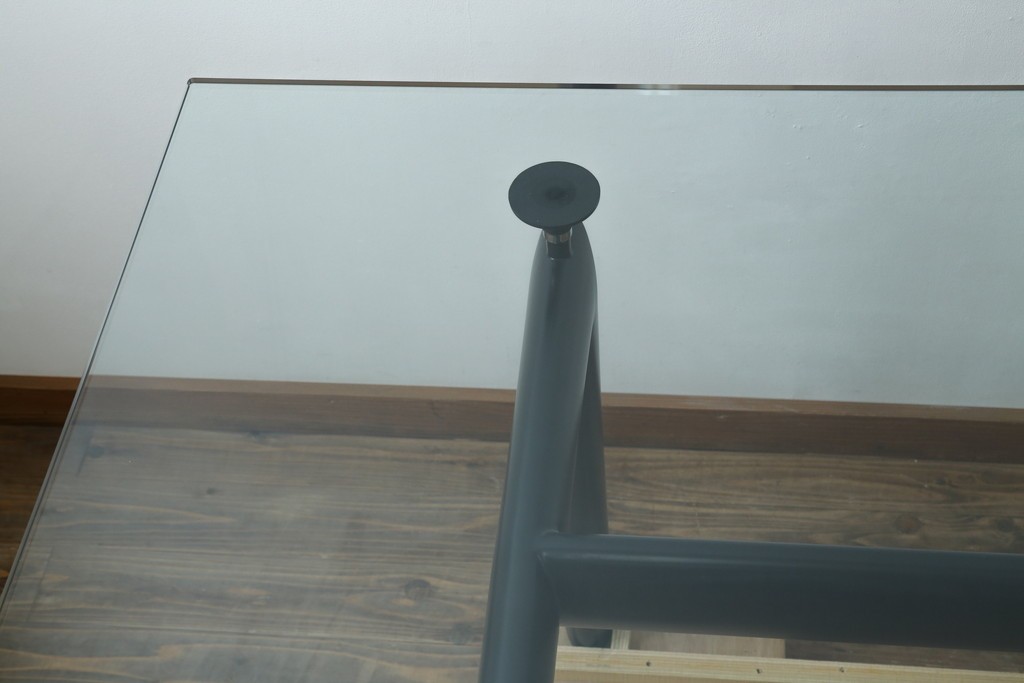 中古　美品　Cassina(カッシーナ)　LC6　スタイリッシュなガラストップのダイニングテーブル　定価約110万円　(R-086030)