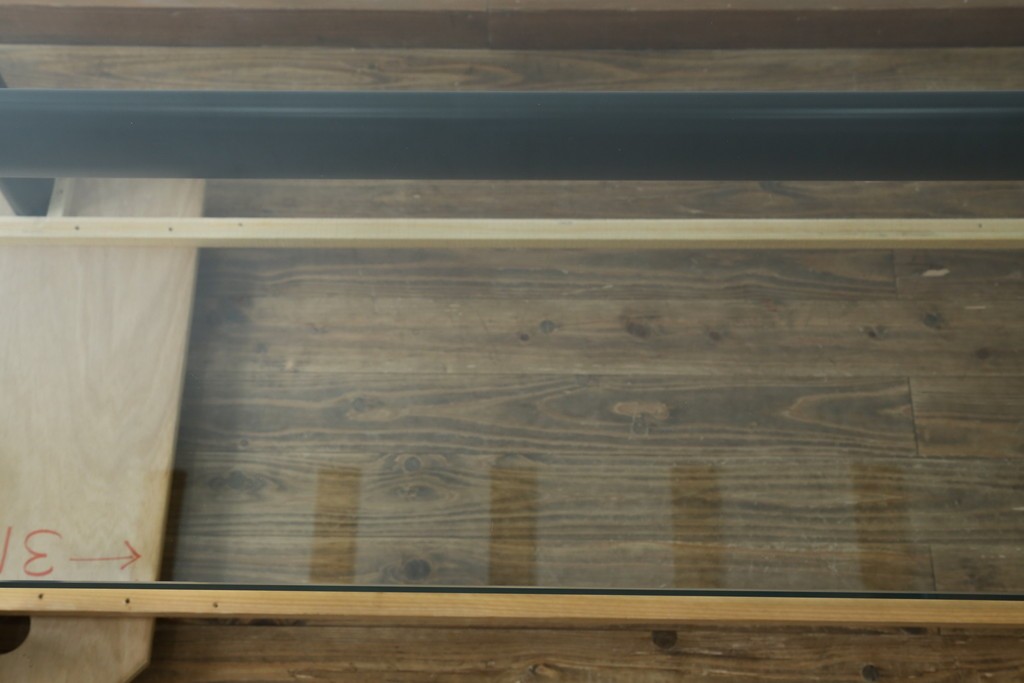 中古　美品　Cassina(カッシーナ)　LC6　スタイリッシュなガラストップのダイニングテーブル　定価約110万円　(R-086030)