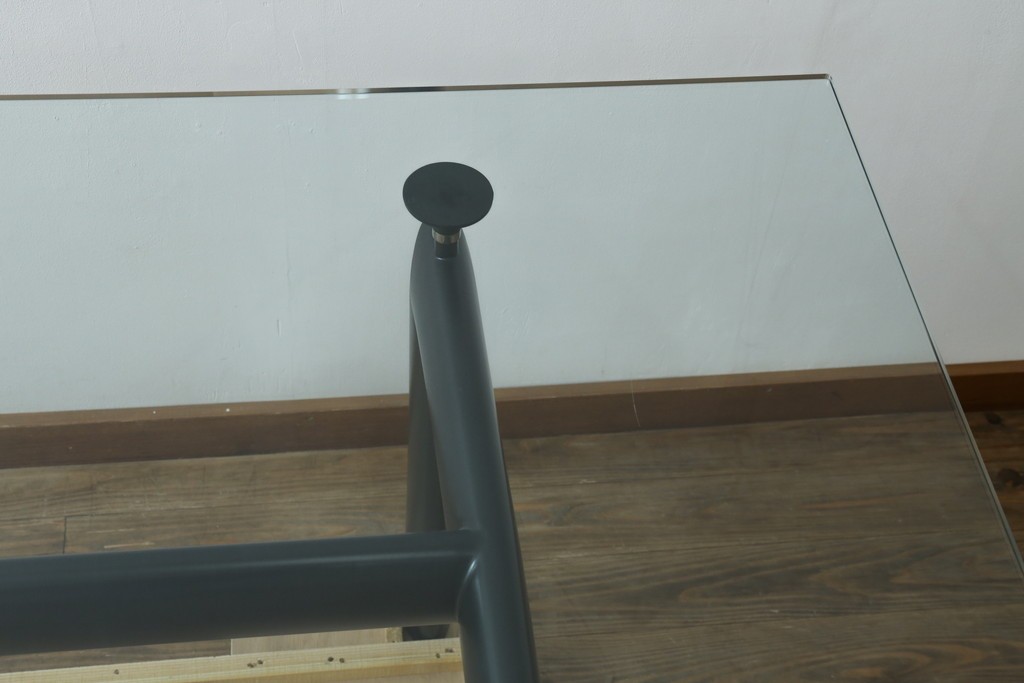中古　美品　Cassina(カッシーナ)　LC6　スタイリッシュなガラストップのダイニングテーブル　定価約110万円　(R-086030)