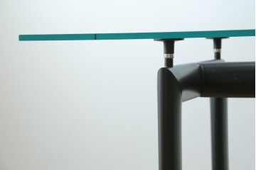 中古　美品　Cassina(カッシーナ)　LC6　スタイリッシュなガラストップのダイニングテーブル　定価約110万円　(R-086030)