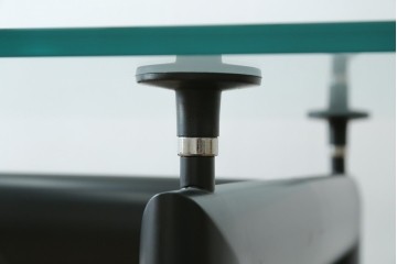 中古　美品　Cassina(カッシーナ)　LC6　スタイリッシュなガラストップのダイニングテーブル　定価約110万円　(R-086030)
