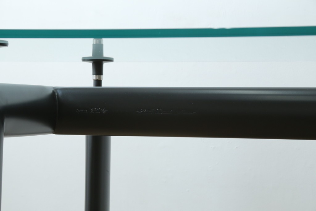 中古　美品　Cassina(カッシーナ)　LC6　スタイリッシュなガラストップのダイニングテーブル　定価約110万円　(R-086030)