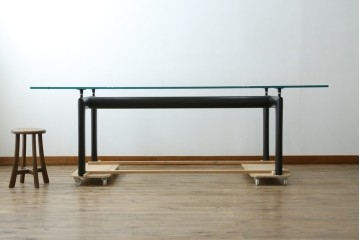 中古　美品　Cassina(カッシーナ)　LC6　スタイリッシュなガラストップのダイニングテーブル　定価約110万円　(R-086030)