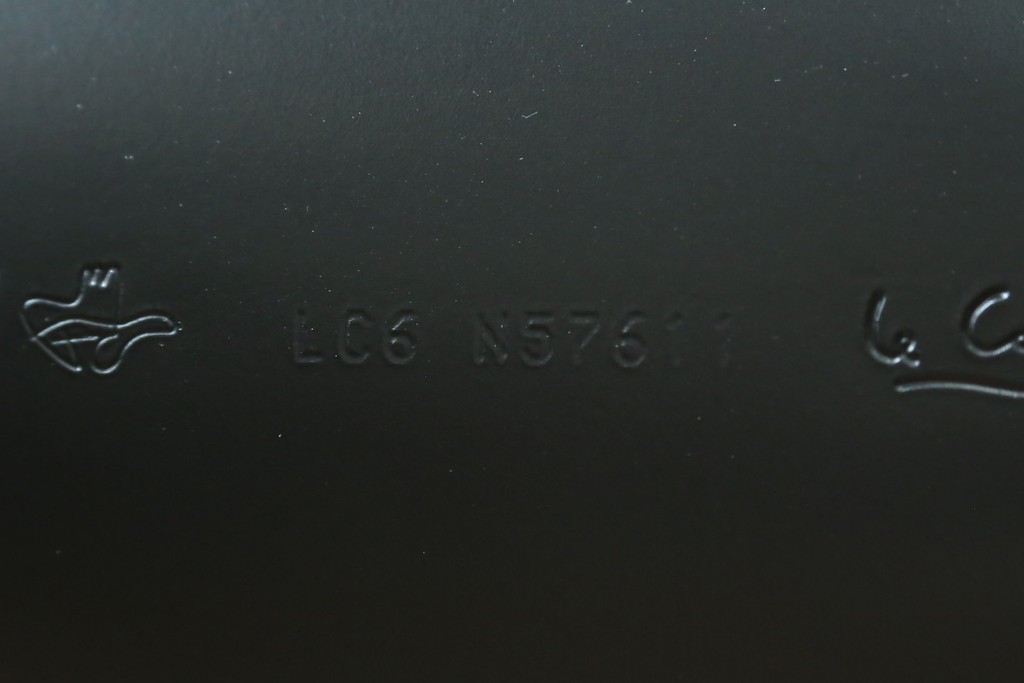 中古　美品　Cassina(カッシーナ)　LC6　スタイリッシュなガラストップのダイニングテーブル　定価約110万円　(R-086030)