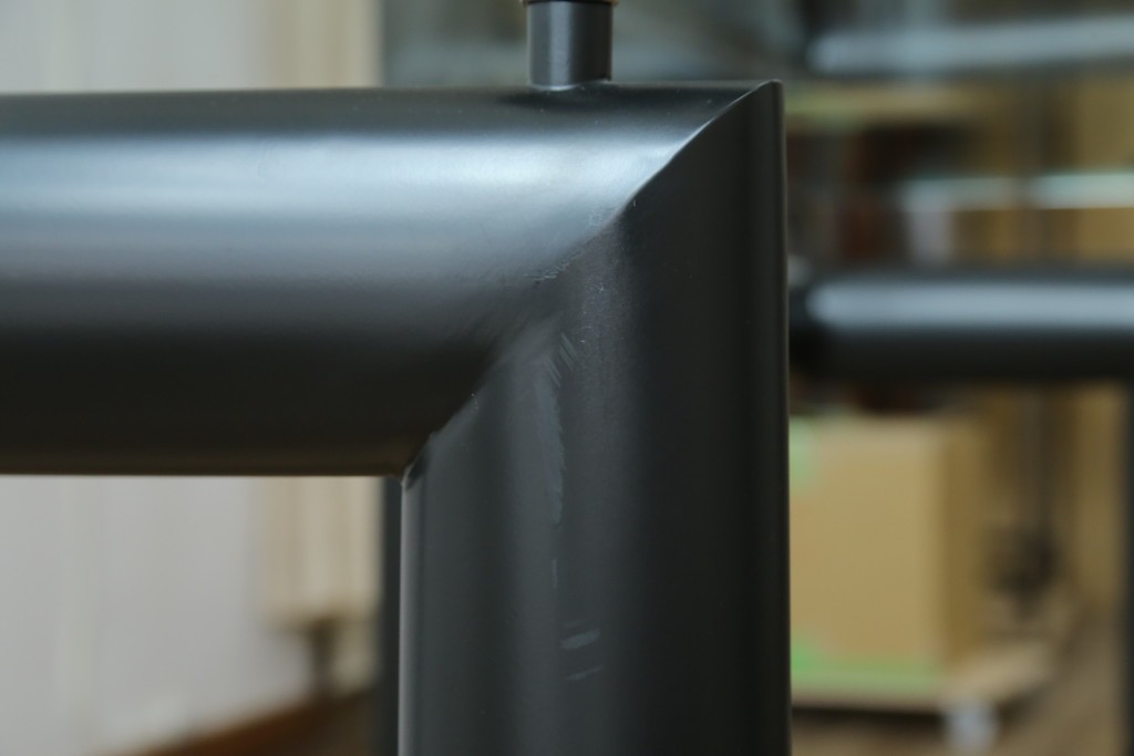 中古　美品　Cassina(カッシーナ)　LC6　スタイリッシュなガラストップのダイニングテーブル　定価約110万円　(R-086030)