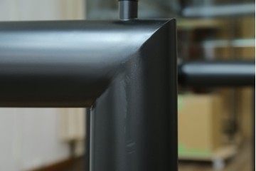 中古　美品　Cassina(カッシーナ)　LC6　スタイリッシュなガラストップのダイニングテーブル　定価約110万円　(R-086030)