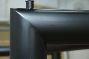 中古　美品　Cassina(カッシーナ)　LC6　スタイリッシュなガラストップのダイニングテーブル　定価約110万円　(R-086030)