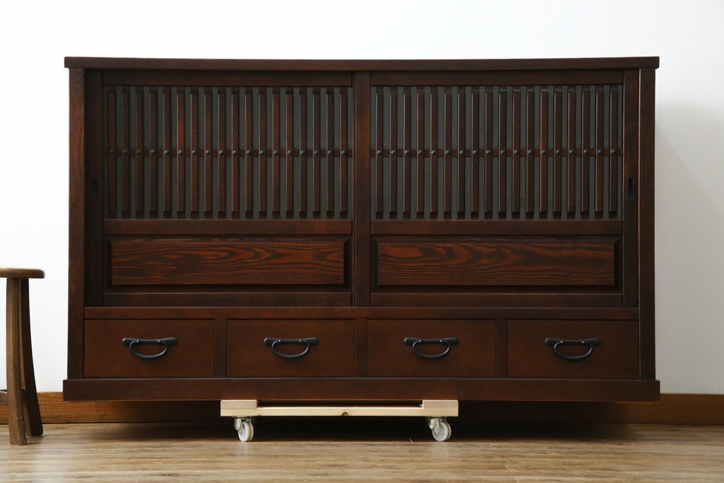 中古　美品　高級品　タモ材　職人手作りの水屋箪笥サイドボード　(R-086031)