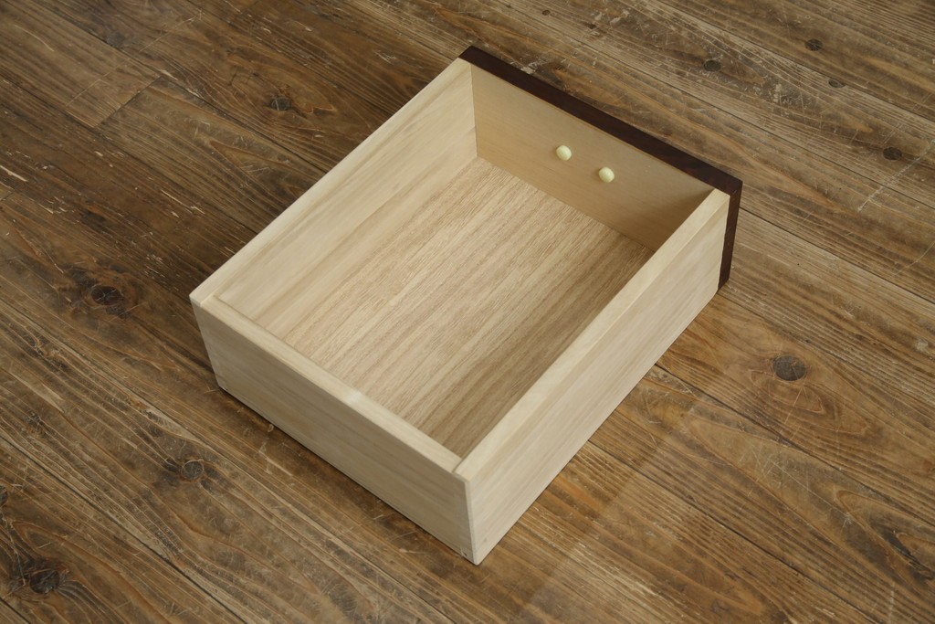 中古　美品　高級品　タモ材　職人手作りの水屋箪笥サイドボード　(R-086031)