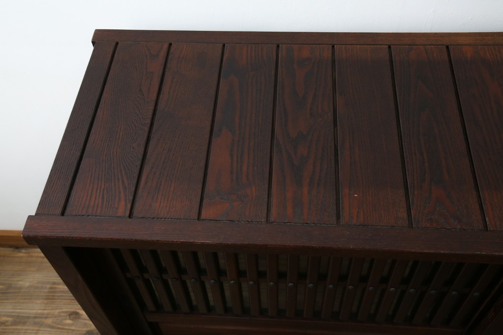 中古　美品　高級品　タモ材　職人手作りの水屋箪笥サイドボード　(R-086031)