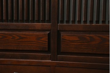 中古　美品　高級品　タモ材　職人手作りの水屋箪笥サイドボード　(R-086031)