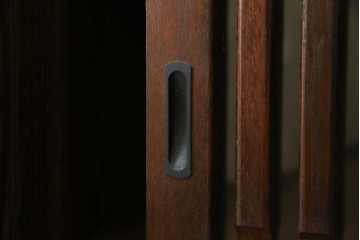 中古　美品　高級品　タモ材　職人手作りの水屋箪笥サイドボード　(R-086031)