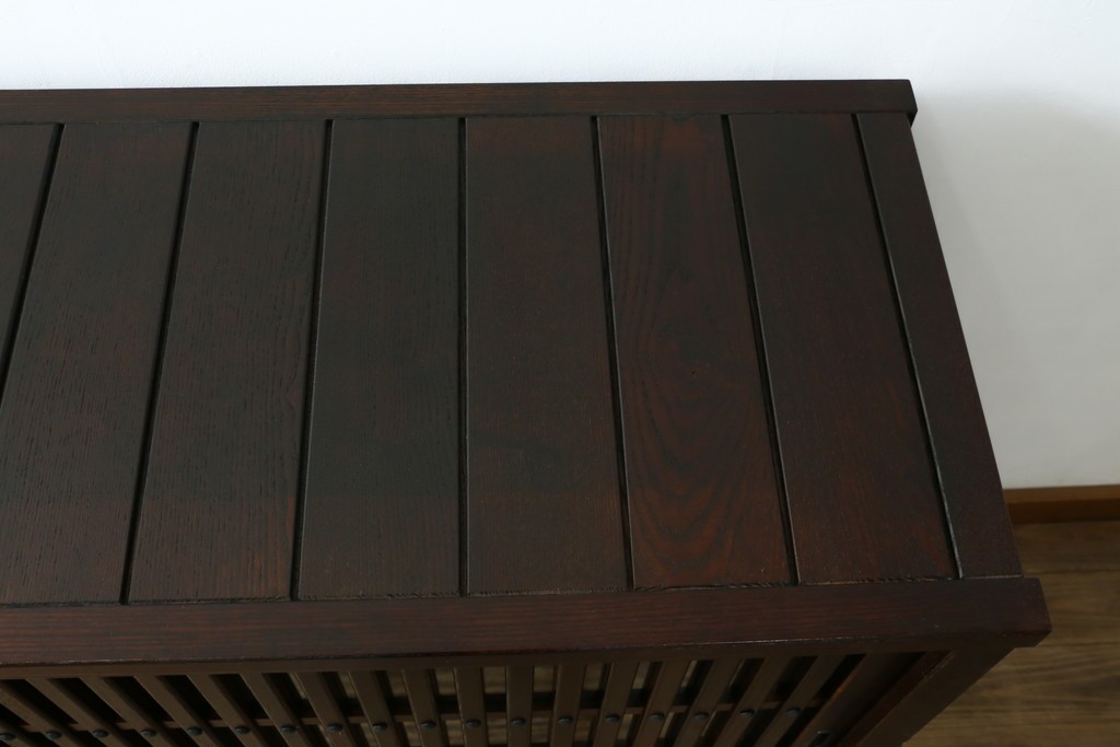 中古　美品　高級品　タモ材　職人手作りの水屋箪笥サイドボード　(R-086031)