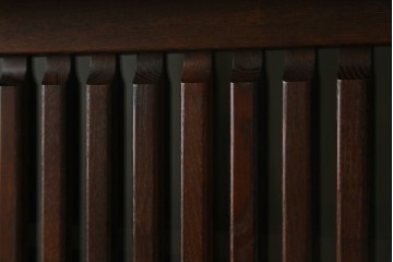 中古　美品　高級品　タモ材　職人手作りの水屋箪笥サイドボード　(R-086031)