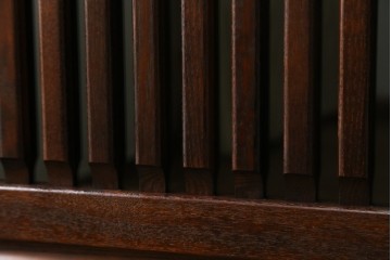 中古　美品　高級品　タモ材　職人手作りの水屋箪笥サイドボード　(R-086031)