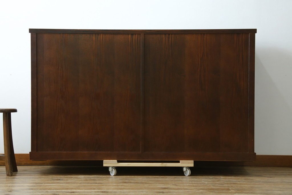 中古　美品　高級品　タモ材　職人手作りの水屋箪笥サイドボード　(R-086031)