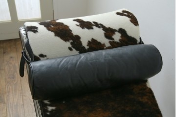 中古　美品　Cassina(カッシーナ)　本革　Le Corbusier(ル・コルビュジエ)が生んだ名作、LC4シェーズロング　定価約133万円　(R-086032)