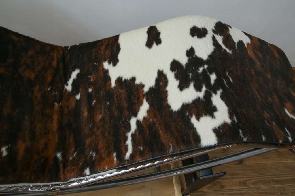 中古　美品　Cassina(カッシーナ)　本革　Le Corbusier(ル・コルビュジエ)が生んだ名作、LC4シェーズロング　定価約133万円　(R-086032)