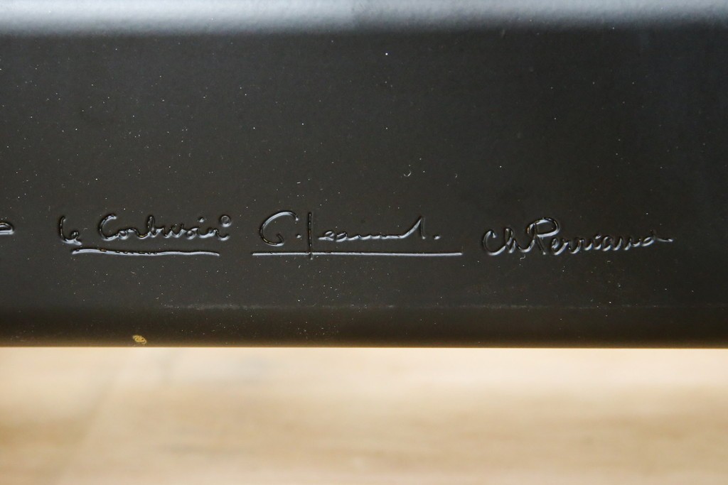 中古　美品　Cassina(カッシーナ)　本革　Le Corbusier(ル・コルビュジエ)が生んだ名作、LC4シェーズロング　定価約133万円　(R-086032)