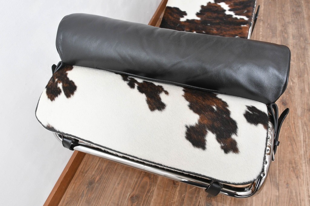 中古　美品　Cassina(カッシーナ)　本革　Le Corbusier(ル・コルビュジエ)が生んだ名作、LC4シェーズロング　定価約133万円　(R-086032)