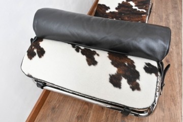 中古　美品　Cassina(カッシーナ)　本革　Le Corbusier(ル・コルビュジエ)が生んだ名作、LC4シェーズロング　定価約133万円　(R-086032)