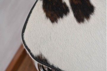 中古　美品　Cassina(カッシーナ)　本革　Le Corbusier(ル・コルビュジエ)が生んだ名作、LC4シェーズロング　定価約133万円　(R-086032)