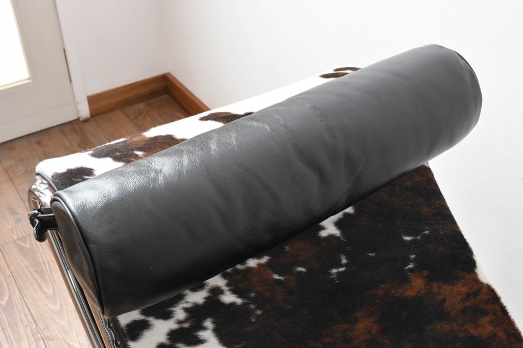 中古　美品　Cassina(カッシーナ)　本革　Le Corbusier(ル・コルビュジエ)が生んだ名作、LC4シェーズロング　定価約133万円　(R-086032)