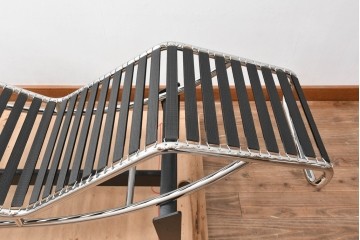 中古　美品　Cassina(カッシーナ)　本革　Le Corbusier(ル・コルビュジエ)が生んだ名作、LC4シェーズロング　定価約133万円　(R-086032)
