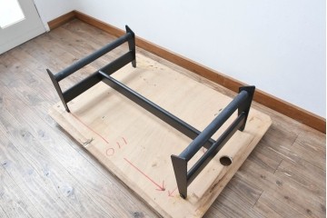 中古　美品　Cassina(カッシーナ)　本革　Le Corbusier(ル・コルビュジエ)が生んだ名作、LC4シェーズロング　定価約133万円　(R-086032)