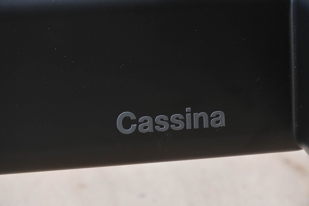 中古　美品　Cassina(カッシーナ)　本革　Le Corbusier(ル・コルビュジエ)が生んだ名作、LC4シェーズロング　定価約133万円　(R-086032)