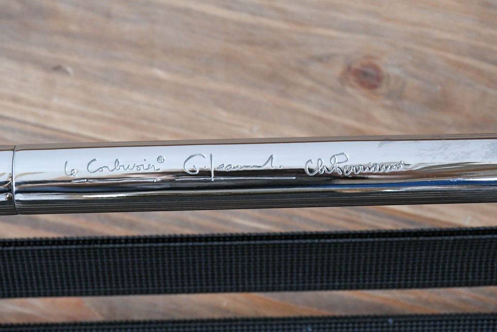 中古　美品　Cassina(カッシーナ)　本革　Le Corbusier(ル・コルビュジエ)が生んだ名作、LC4シェーズロング　定価約133万円　(R-086032)