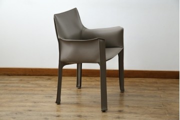 中古　超美品　Cassina(カッシーナ)　MARIO BELLINI(マリオベリーニ)　なめらかな質感の厚革製413CAB(キャブ)アームチェア　定価約50万円　(R-086033)