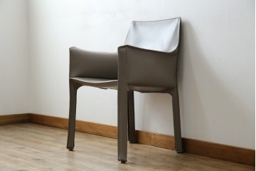 中古　超美品　Cassina(カッシーナ)　MARIO BELLINI(マリオベリーニ)　なめらかな質感の厚革製413CAB(キャブ)アームチェア　定価約50万円　(R-086033)