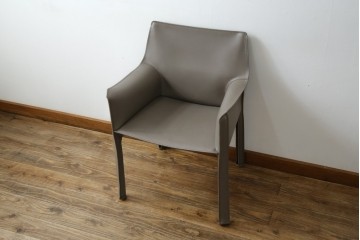 中古　超美品　Cassina(カッシーナ)　MARIO BELLINI(マリオベリーニ)　なめらかな質感の厚革製413CAB(キャブ)アームチェア　定価約50万円　(R-086033)