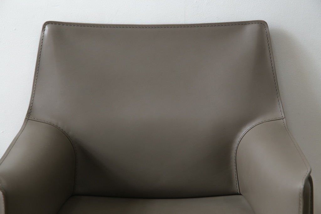 中古　超美品　Cassina(カッシーナ)　MARIO BELLINI(マリオベリーニ)　なめらかな質感の厚革製413CAB(キャブ)アームチェア　定価約50万円　(R-086033)
