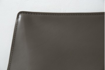 中古　超美品　Cassina(カッシーナ)　MARIO BELLINI(マリオベリーニ)　なめらかな質感の厚革製413CAB(キャブ)アームチェア　定価約50万円　(R-086033)