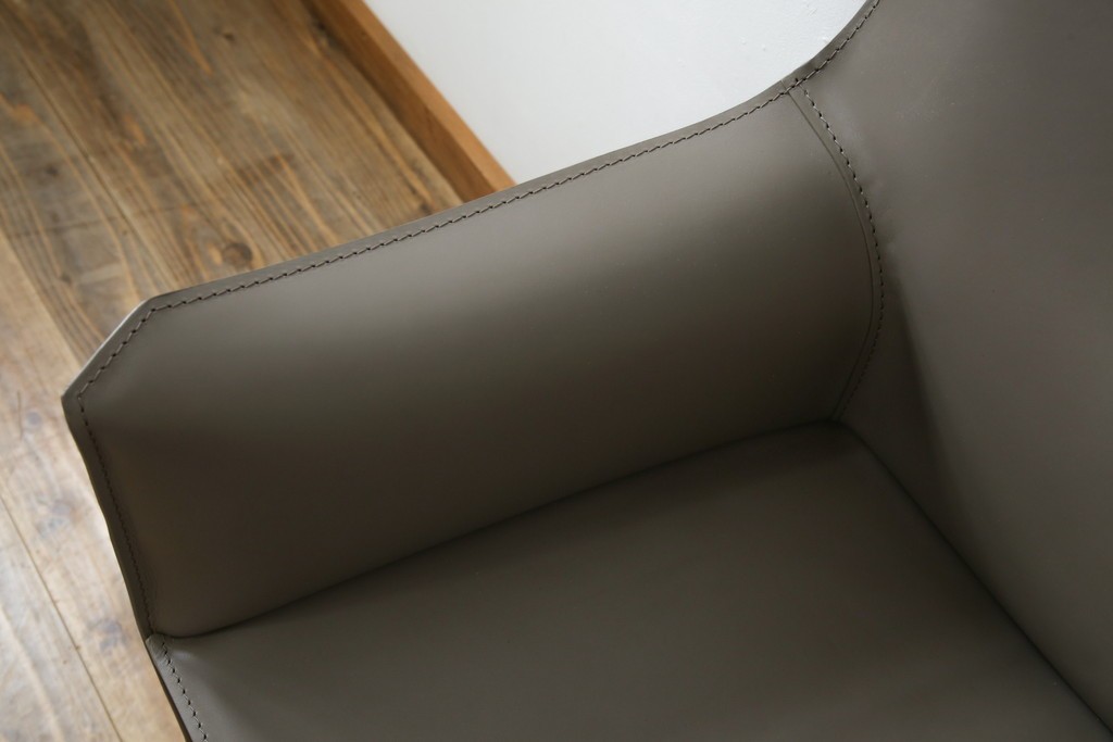 中古　超美品　Cassina(カッシーナ)　MARIO BELLINI(マリオベリーニ)　なめらかな質感の厚革製413CAB(キャブ)アームチェア　定価約50万円　(R-086033)