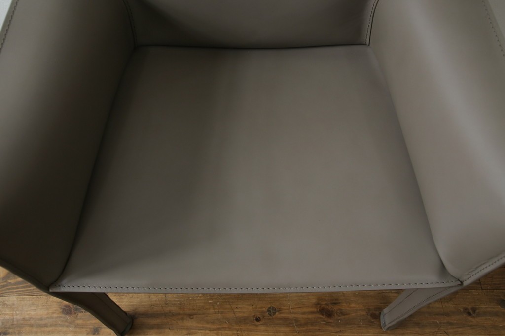 中古　超美品　Cassina(カッシーナ)　MARIO BELLINI(マリオベリーニ)　なめらかな質感の厚革製413CAB(キャブ)アームチェア　定価約50万円　(R-086033)
