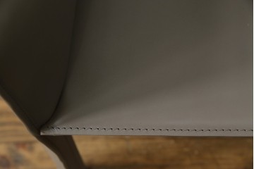 中古　超美品　Cassina(カッシーナ)　MARIO BELLINI(マリオベリーニ)　なめらかな質感の厚革製413CAB(キャブ)アームチェア　定価約50万円　(R-086033)