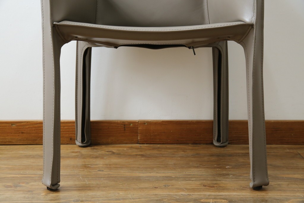 中古　超美品　Cassina(カッシーナ)　MARIO BELLINI(マリオベリーニ)　なめらかな質感の厚革製413CAB(キャブ)アームチェア　定価約50万円　(R-086033)